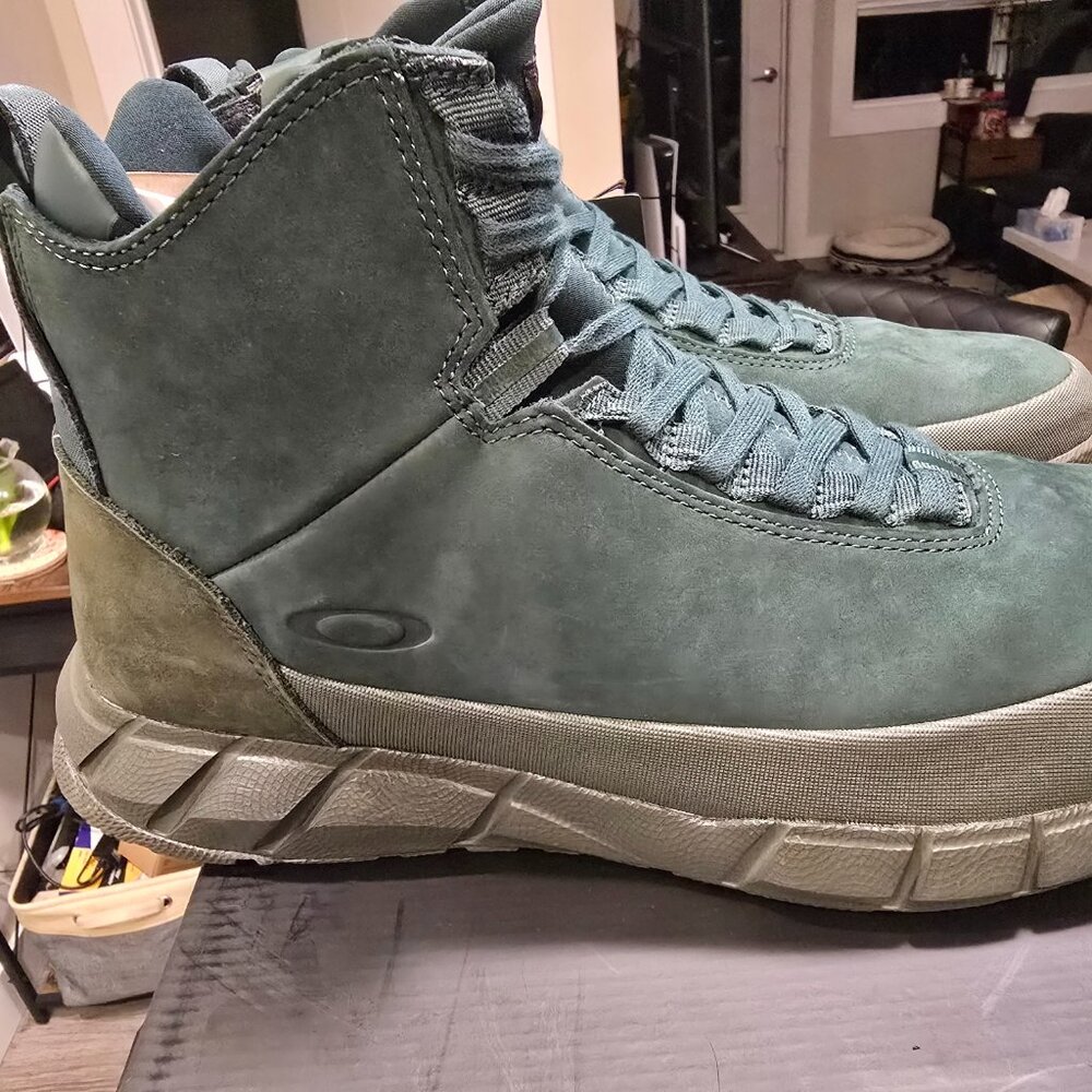 MENS OAKLEY COYOTE MID ZIP BOOT Dark Green FOF100348 9M6 Men's Size 11 NEW